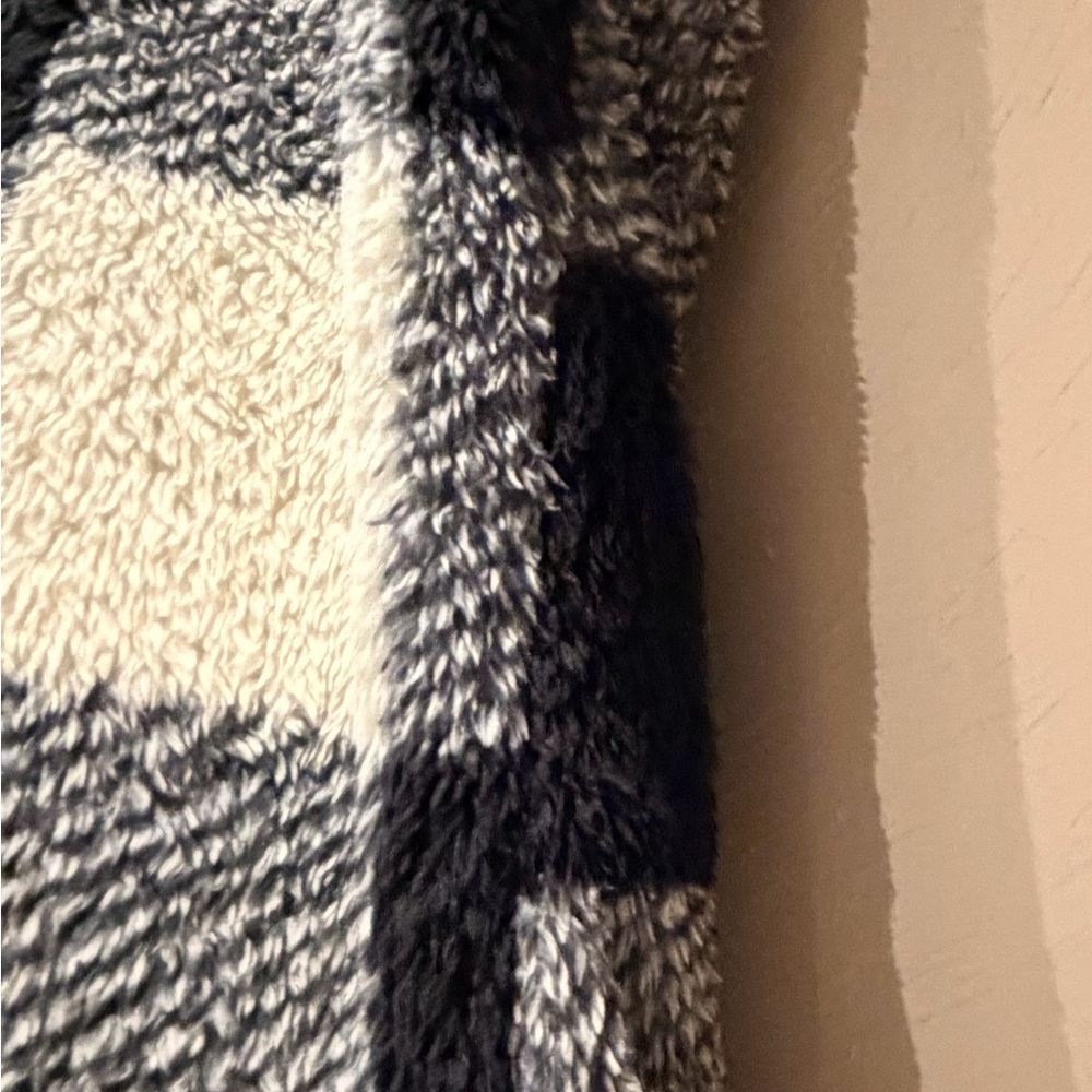 Black & white Buffalo Plaid Fleece Sherpa Jacket - Picture 7 of 11
